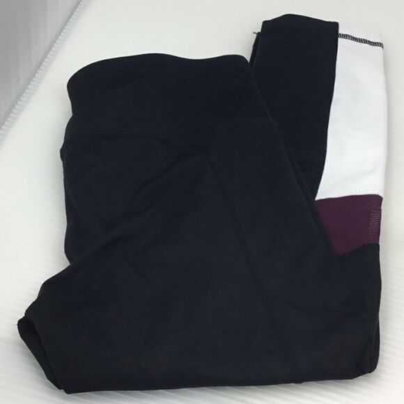 Zella Color Block Capris (E1) - Picture 3 of 6